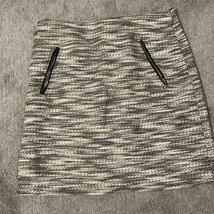 Loft size 6 petite skirt grey white blend